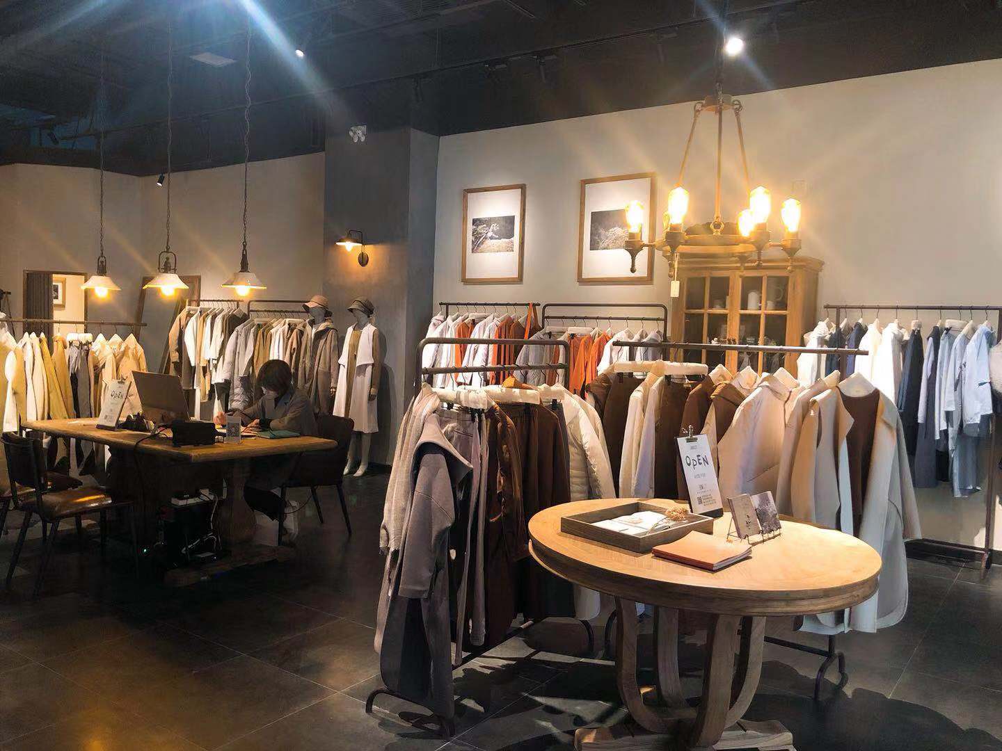 郑州分店:郑州龙湖锦艺城JAKET综合店