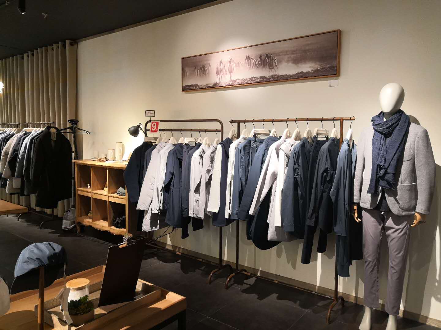 南宁分店:广西南宁百盛悦荟男装店