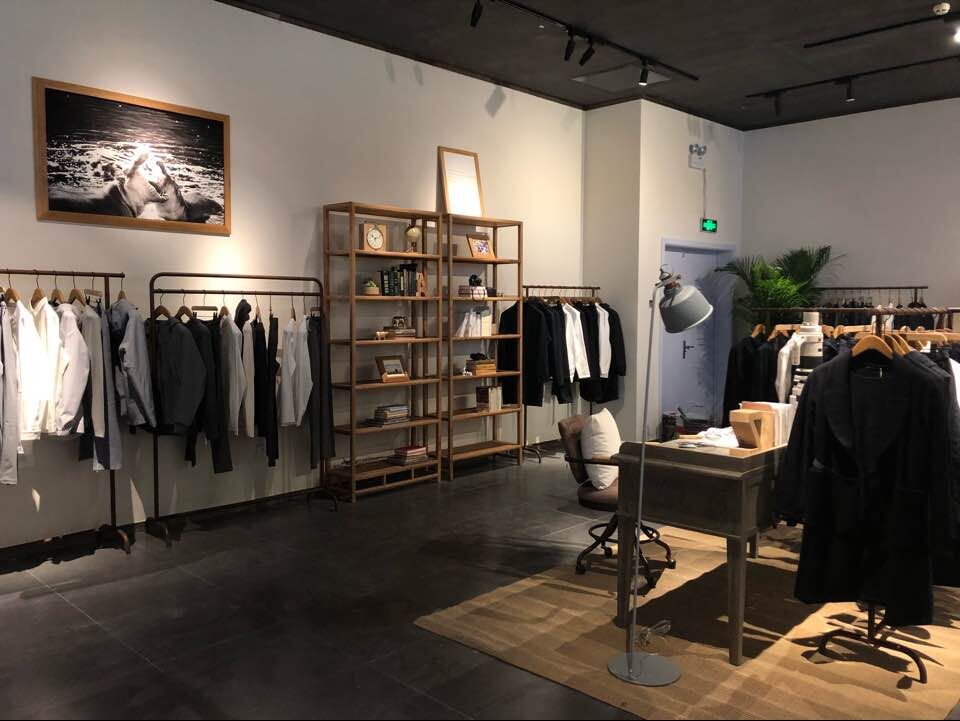 南阳分店:南阳红都时代广场男装店