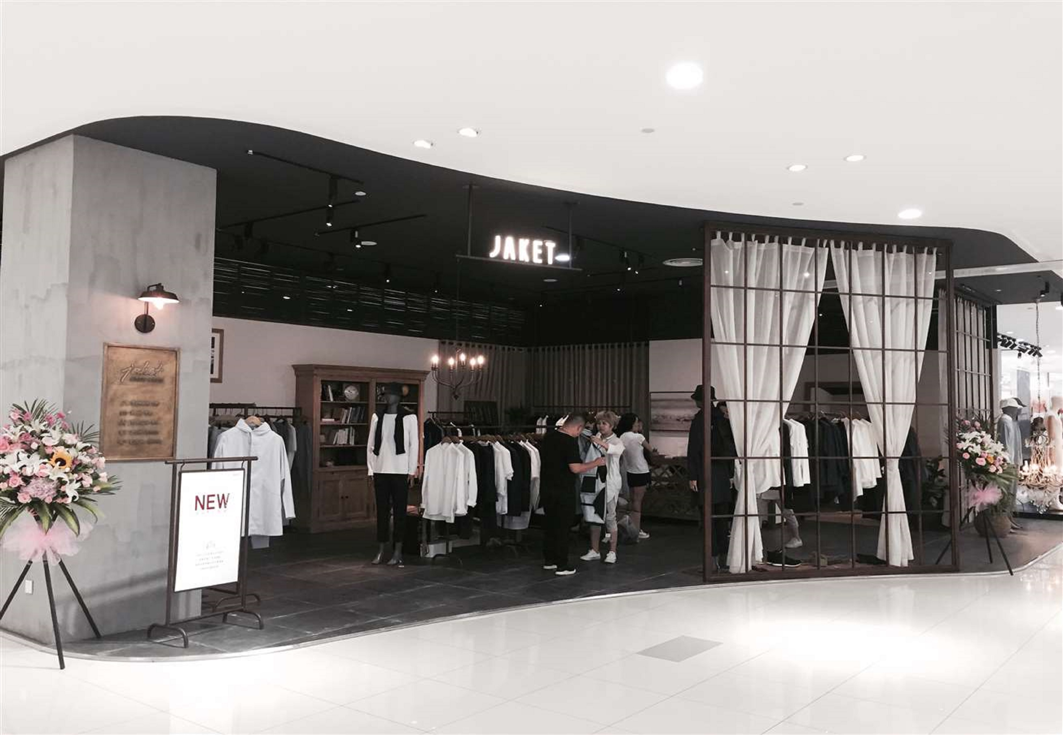 安阳分店：安阳丹尼斯百货男装店