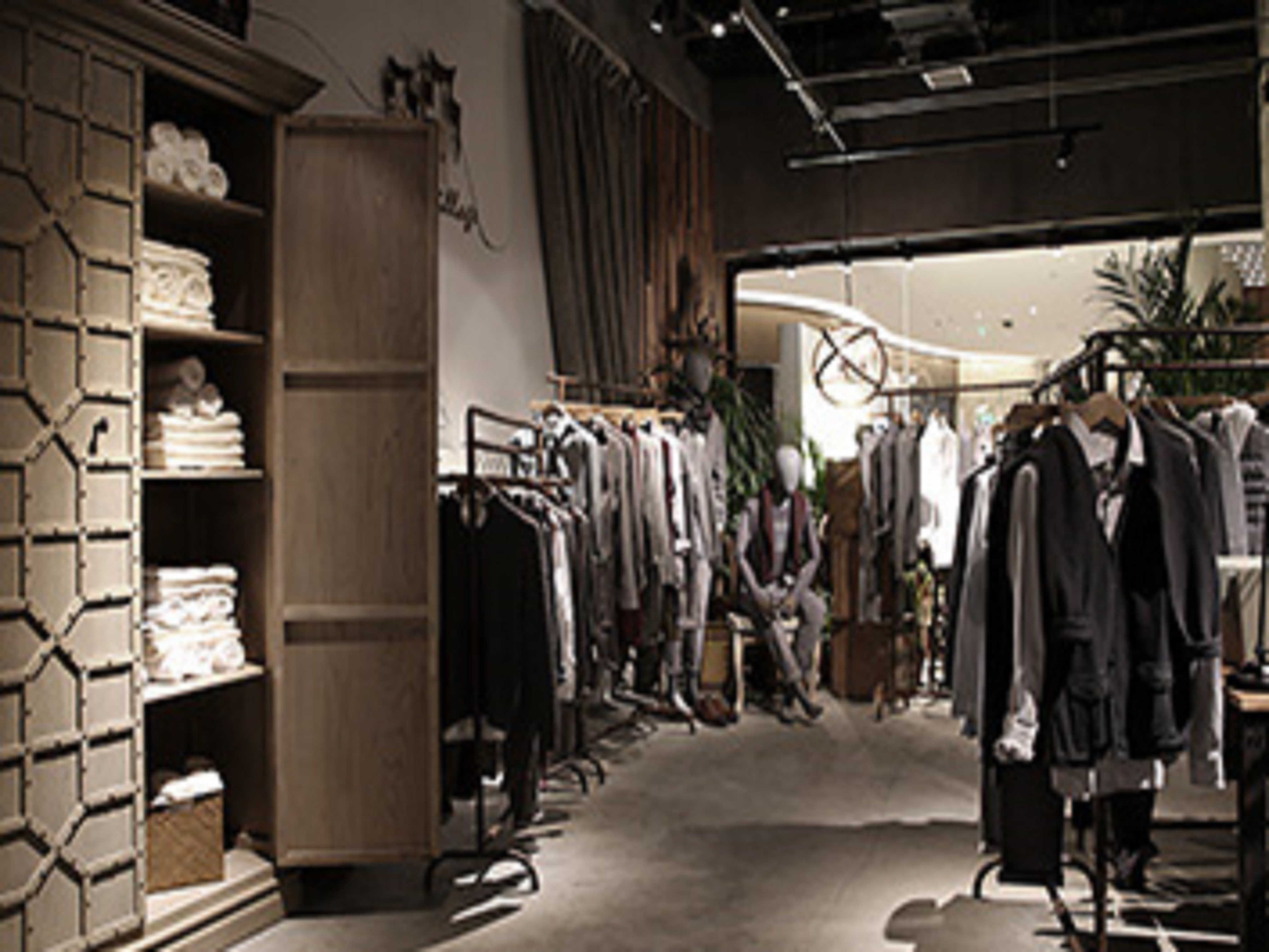 广州分店：广州北京路广百奥特莱斯综合店