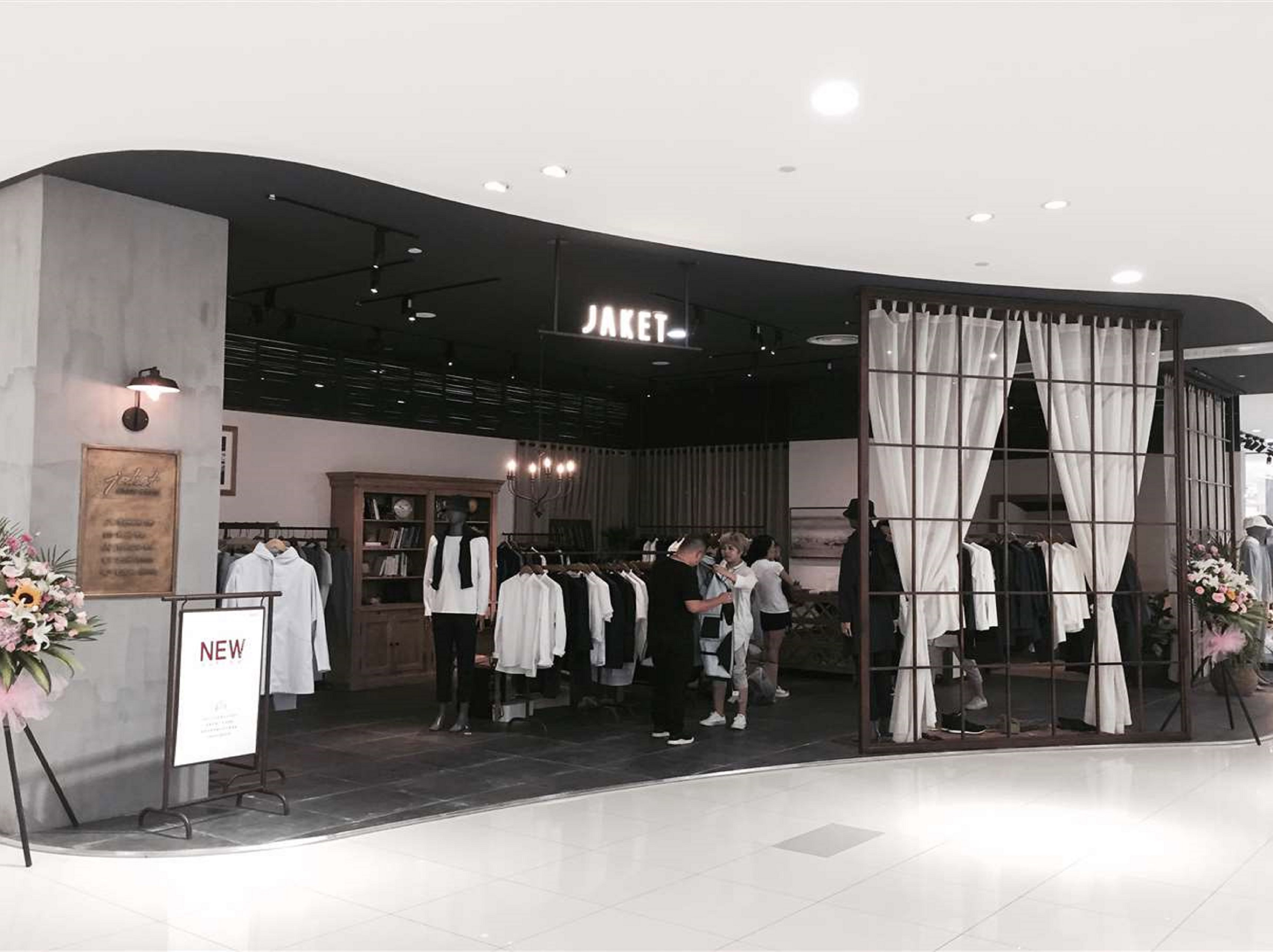 安阳丹尼斯百货男装店